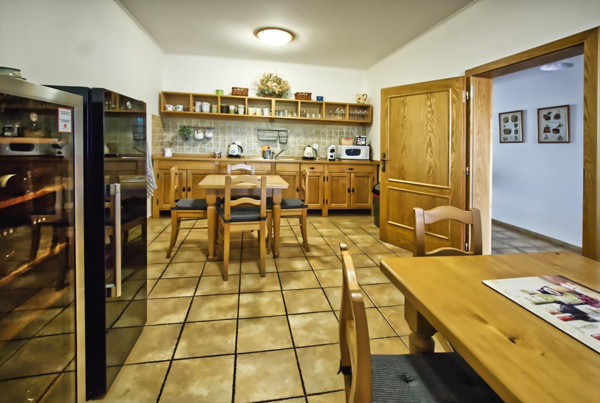 Penzion Vinarstvi Cervinka Horni Vestonice Exterior foto