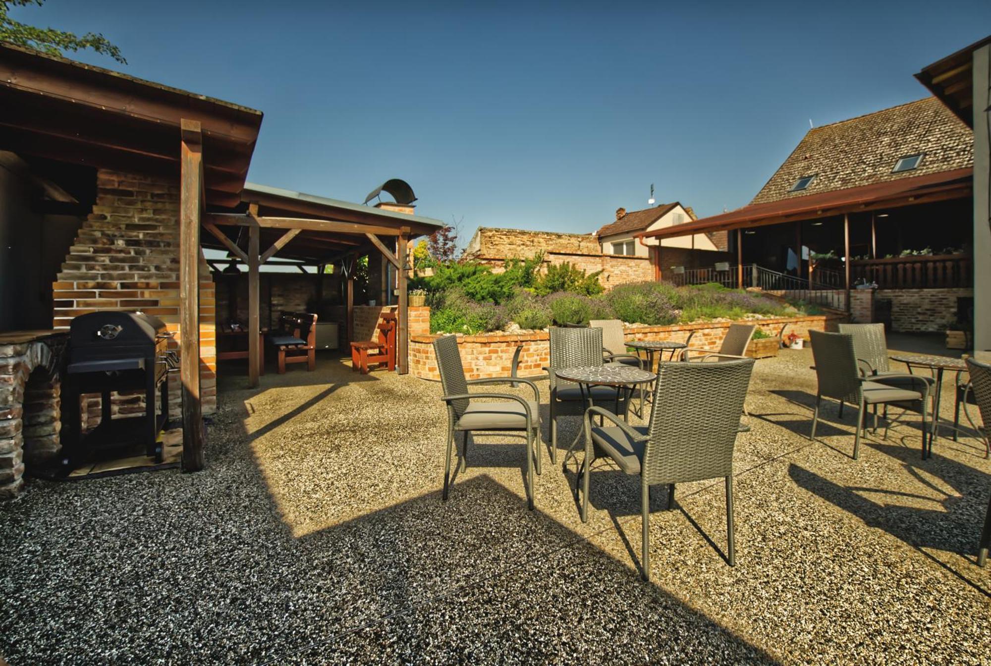 Penzion Vinarstvi Cervinka Horni Vestonice Exterior foto