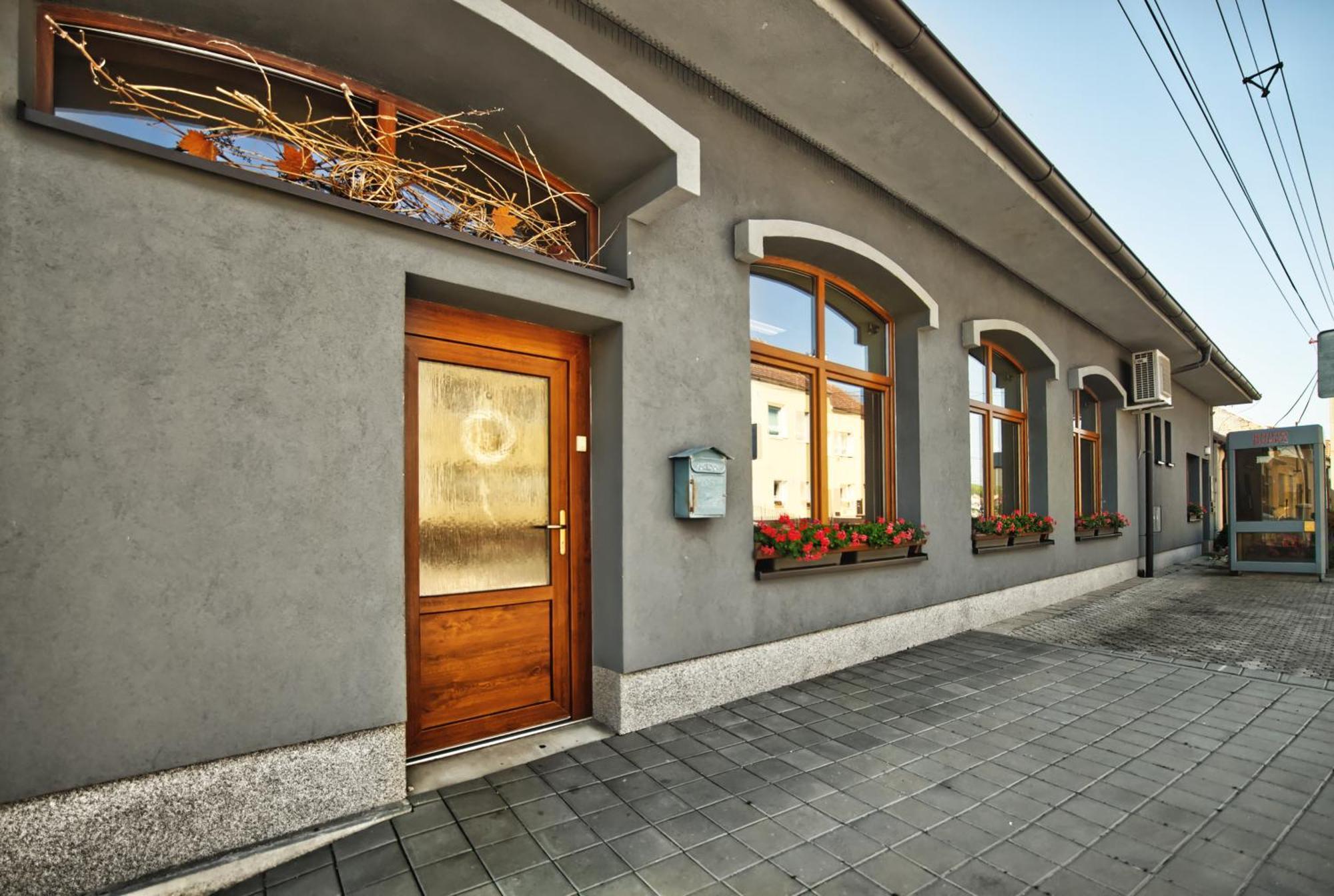 Penzion Vinarstvi Cervinka Horni Vestonice Exterior foto